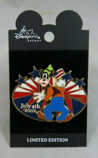 Disney Disneyland Pin - 4th Of July 2002 - Goofy - Patriotic / American Flag