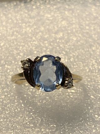 Vintage 10k Yellow Gold With Blue Stone & Two Small Clear Stones Ladies Ring