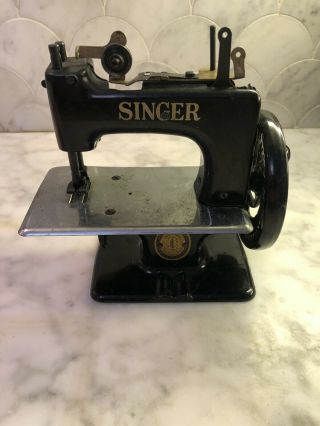 Vintage Singer Sewhandy Model 20 Sewing Machine Child’s Toy Salesman Sample