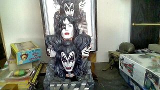 Vintage Kiss Fountain 12in Spencers Exclusive Mib