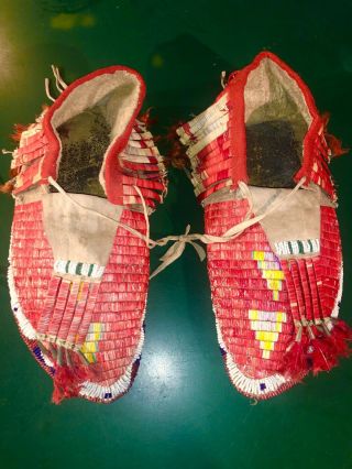 Pre 1900 Yankton Sioux Fully Quill And Beaded Bottom Mens Presentation Mocassins