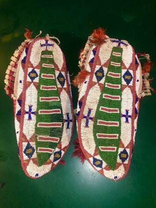 Pre 1900 Yankton Sioux Fully Quill And Beaded Bottom Mens Presentation Mocassins 2