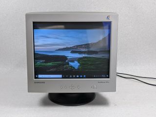 Samsung Syncmaster 955df 18 " 4:3 Vintage Crt Monitor 1600 X 1200 @ 65hz Grade B