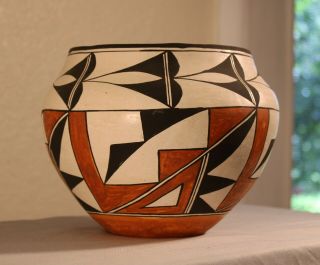 Southwest Native American Acoma Pueblo Hand Coiled And Painted Jar Circa 1970s