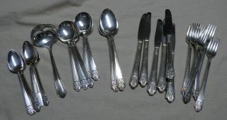 25 Pc Precious Rogers Deluxe Plate Is Silverplate Flatware