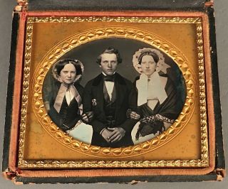 1/6 Plate Daguerreotype Of Two Pretty Young Women And One Guy,  No Wipes,  Full Ca