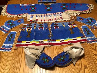 Great 1930’s Northern Plains Blackfeet Native Indian Beaded 10 Piece Dress Set