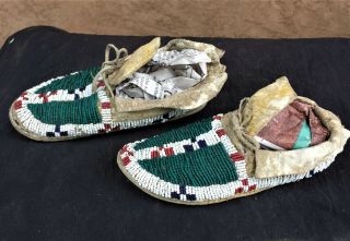 SIOUX CHILD ' S BEADED MOCCASINS CA 1890S 2