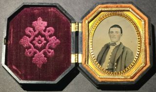 Civil War Soldier - Tintype In Octagon Union Case By Holmes,  Booth & Hayden