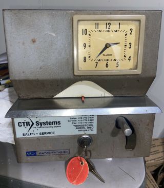 Vintage Cincinnati Time Punch Clock With 2 Keys