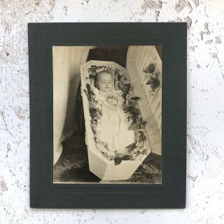 Post Mortem photo,  Victorian Cabinet Card,  child in coffin 2