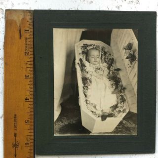 Post Mortem photo,  Victorian Cabinet Card,  child in coffin 5