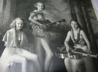 Vintage Photograph Teenage Hula Girls Playing Steel Guitars - Amputee No Arms 5