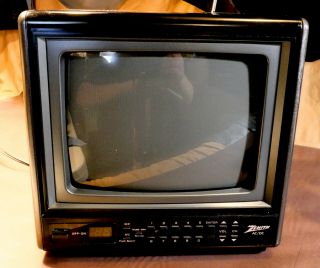 Zenith 9 " Ac/dc Color Tv In Good Conditon / Vintage / Carrying Handle On Top