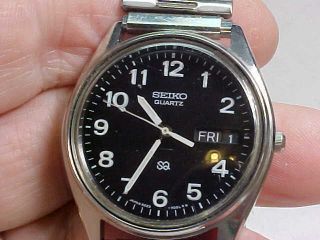Vintage Mans Seiko Quartz Watch Model 8223 - 7189 Black Dial White Hands S/s