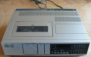 Vintage Hitachi Vt - 11a Vhs Top Loading Vcr Video Cassette Player / Recorder Deck