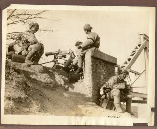 1926 Press Photo Soldiers Posted At Machine Gun Post In Tientsin China