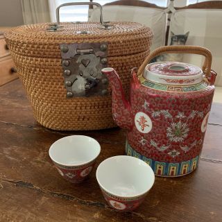 Vintage Chinese Rose Medallion Porcelain Tea Set In Woven Picnic Basket Evc