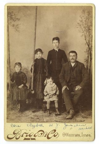 19th Century American Family - Cabinet Card Photograph - Ottumwa,  Iowa
