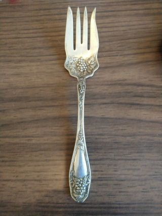Rogers Cutlery Co Rcco Grape Silverplate Serving Fork 8 2/8in,  Vintage