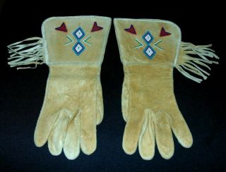 Vintage Sioux Native American Plains Indian Reservation Gauntlet Beaded Gloves