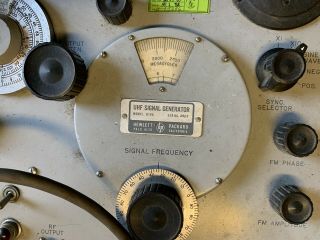 Vintage Hewlett Packard UHF Signal Generator Model 616A 2
