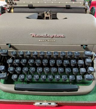 Remington Quiet - Riter Miracle Tab W/case Vintage 1950’s Portable Typewriter