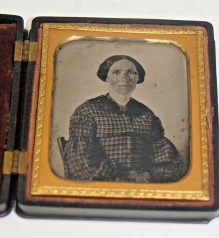 Union Case with Sixth Plate Ambrotype of a Woman 5