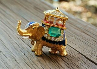 Vtg Ciner Jeweled Elephant Emerald Rhinestone Pearl Enamel Pin Figural Brooch