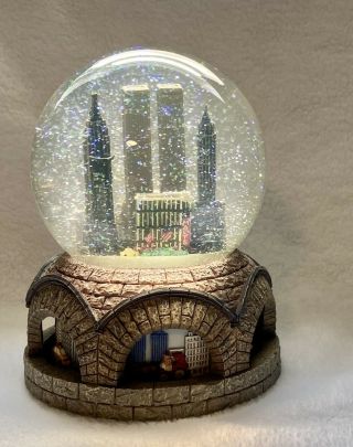 Vintage Macy’s Nyc Twin Towers Animated Musical Snow Globe -