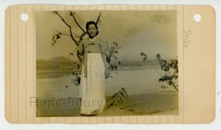 Vintage Ww2 1945 Photograph Korea Jinsen Seoul Woman Studio Pose Photo