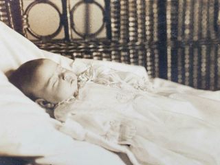 Exceptional Post Mortem Infant Baby Photo Wichita Ks C.  1800s?