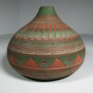 Sylvia Johnson Navajo Pottery Native American Carved Etched Clay Pot 5.  75 " X 7 "