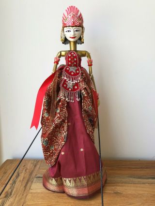 Elegant Wayang Golek,  Collectable Stick Puppet From Indonesia.  (ppt028)