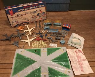 Vintage Marx American Airlines International Jetport Play Set Planes Series 2000