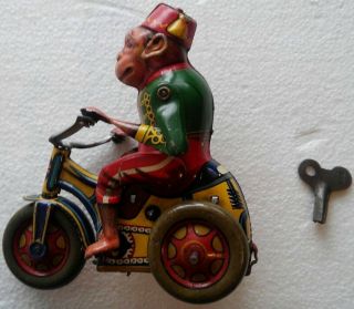 Rare Arnold,  Us Zone Germany - Wind Up Tin Monkey On Tricycle 1946 With Wind Key