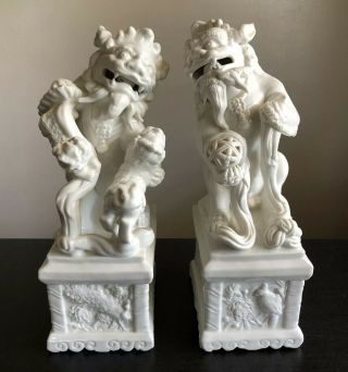 20th C Pair Foo Dog Lions Statues Chinese Blanc De Chine Dehua White Porcelain