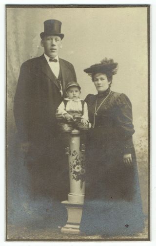 Cdv Photo Very Tall Man With Woman & Child,  Sweden,  Rare (5935)