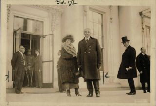 1921 Press Photo President Warren Harding And Wife At The White House