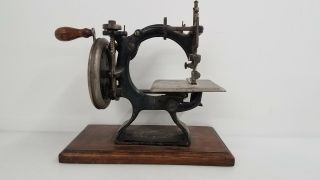 F&w Automatic Hand Crank Toy Sewing Machine