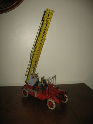 TIPPCO FIRE ENGINE TRUCK 1920 ' s GERMANY TINPLATE WIND UP TIN TOY no car 2
