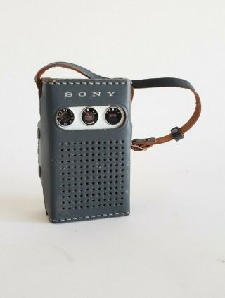 Sony Tr - 817 Eight Transistor Radio Pocket Radio.  Vintage 1960 