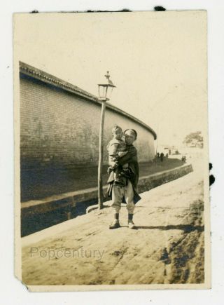 China 1920 Photograph Peiping Peking Usmc Legation Wall Woman With Baby Photo