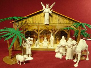 Vintage Marx Tin Litho Nativity Set With Figures And Palm Trees