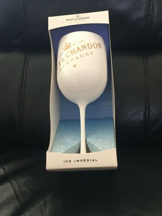 1 X Moet & Chandon White Plastic Champagne Glass And Boxed