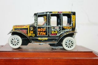 Incredable Vintage 1950s Marx Old Jalopy Tin Wind Up Car,