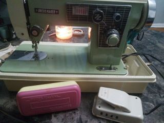 Vintage Dressmaker De Luxe Zig Zag Sewing Machine