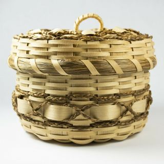 Northeast Native American Woven Split Ash and Braided Sweetgrass Basket with Lid 3