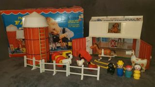 Vintage 67/68 Fisher - Price Play Family Farm 915 Playset Barn Silo Accessories