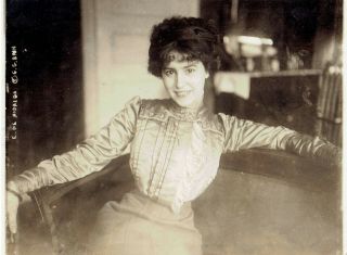 1910 Press Photo Spanish Opera Soprano Singer Elvira De Hidalgo Poses